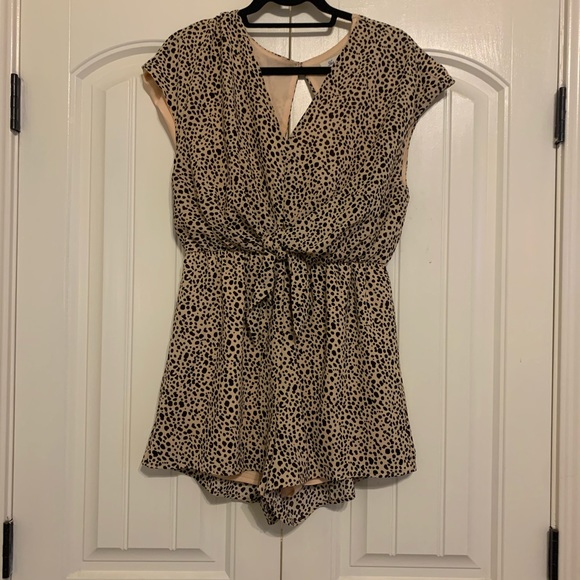 Leopard Print Romper - Picture 2 of 5